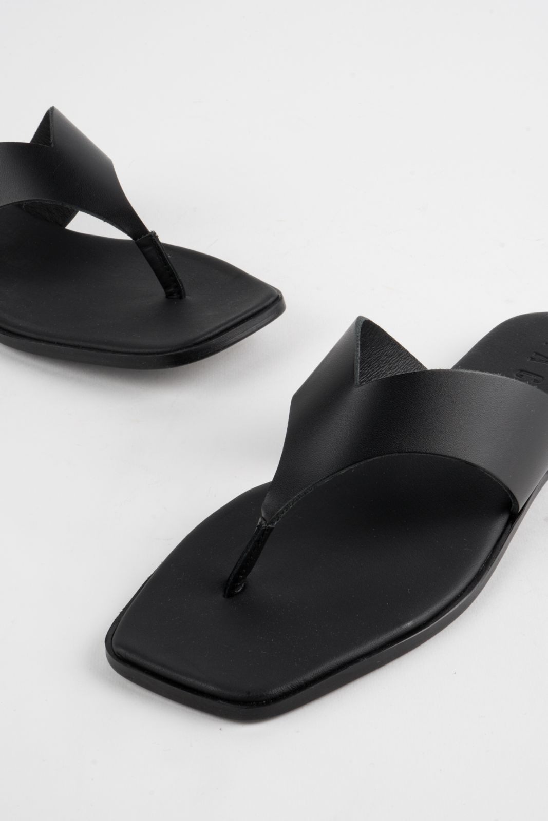 Atlas Sandal - Onyx